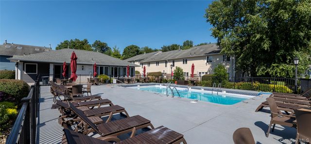 97 Village Green, Bardonia, NY 10954