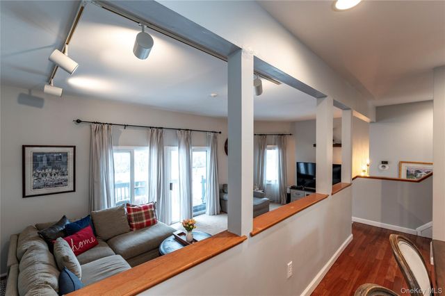 97 Village Green, Bardonia, NY 10954