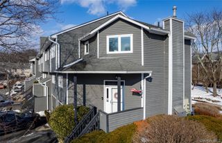 97 Village Green, Bardonia, NY 10954