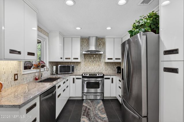 3561 CAPPER Road, Jacksonville, FL 32218