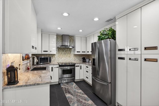 3561 CAPPER Road, Jacksonville, FL 32218