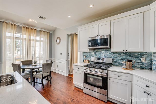 6 Oxford Court, South Brunswick, NJ 08824