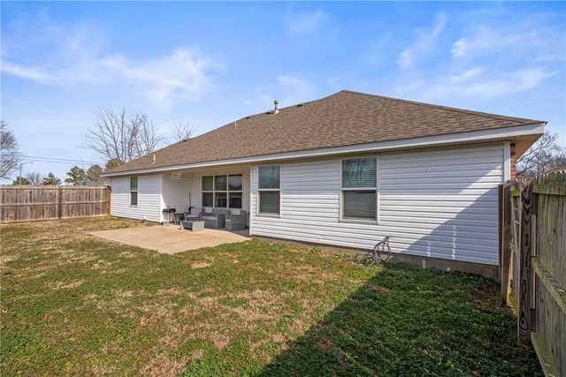 993 Roselawn Street, Siloam Springs, AR 72761