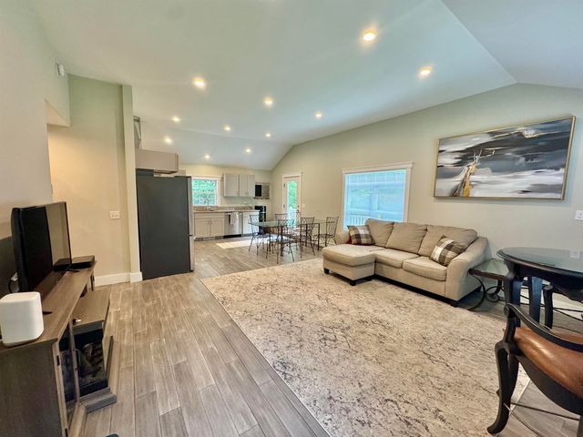 90 Kings Highway, Hartford, VT 05001