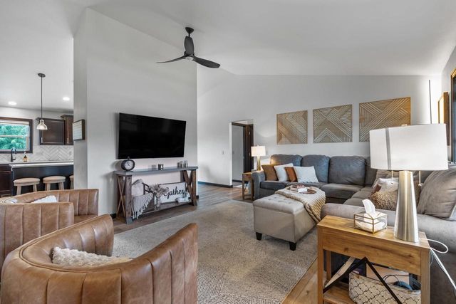4301 FIELDCREST DRIVE, Kaukauna, WI 54130