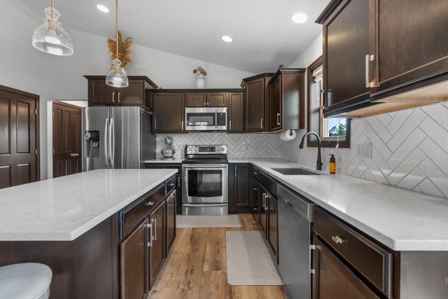 4301 FIELDCREST DRIVE, Kaukauna, WI 54130