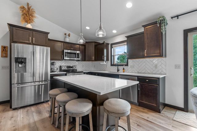 4301 FIELDCREST DRIVE, Kaukauna, WI 54130