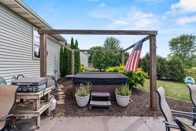 4301 FIELDCREST DRIVE, Kaukauna, WI 54130