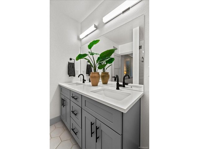 1437 Xavier St, Denver, CO 80204