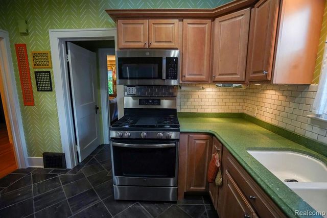545 Eureka Road, Wyandotte, MI 48192