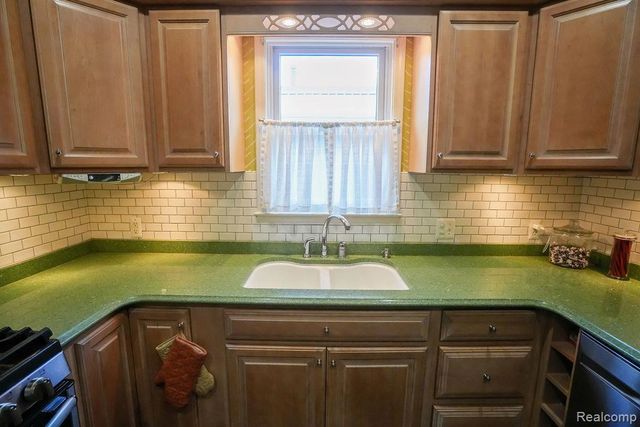545 Eureka Road, Wyandotte, MI 48192