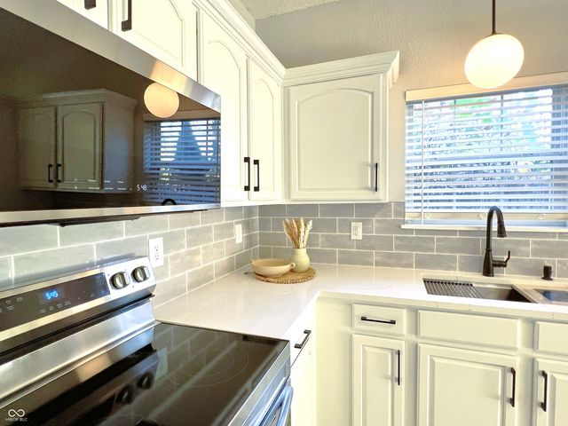 11422 High Timber Drive, Indianapolis, IN 46235