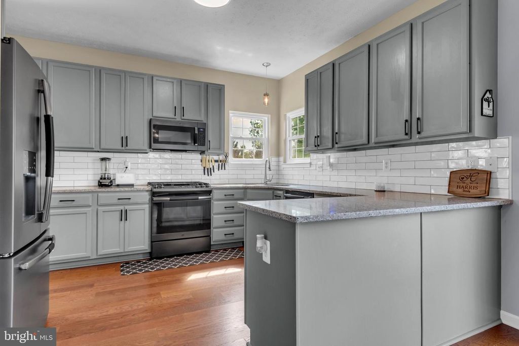 Image 1 of property listing at 4907 CORDOVA CT, Waldorf, MD 20602