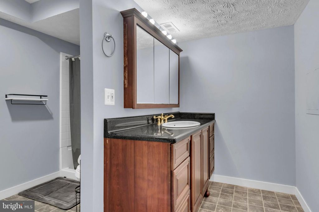 Image 34 of property listing at 4907 CORDOVA CT, Waldorf, MD 20602
