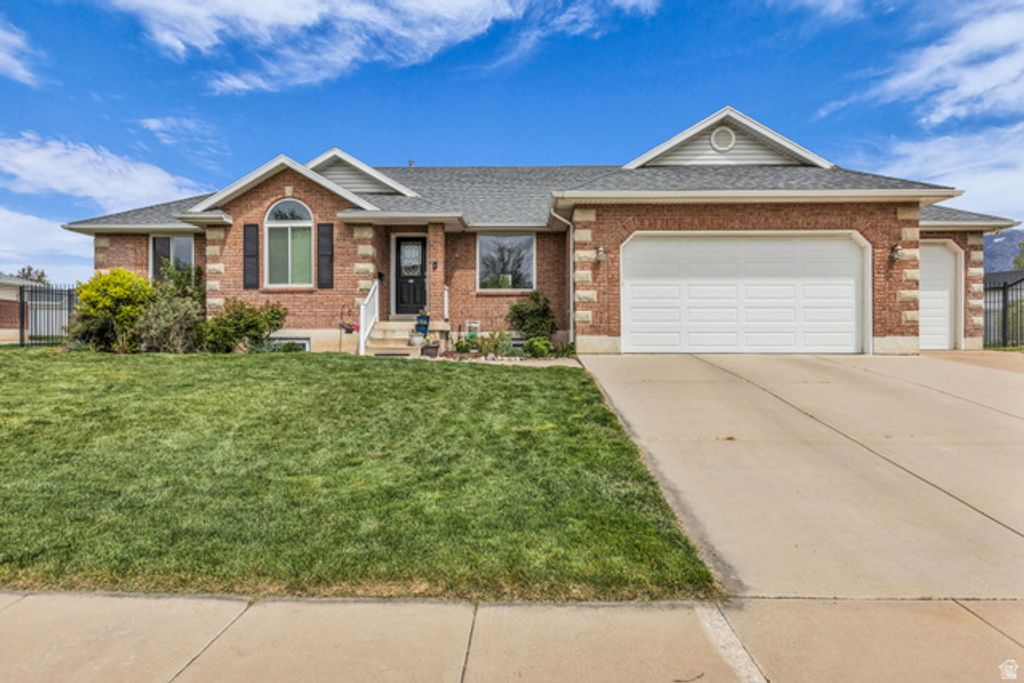 Image 2 of property listing at 486 W 350 S, Layton, UT 84041