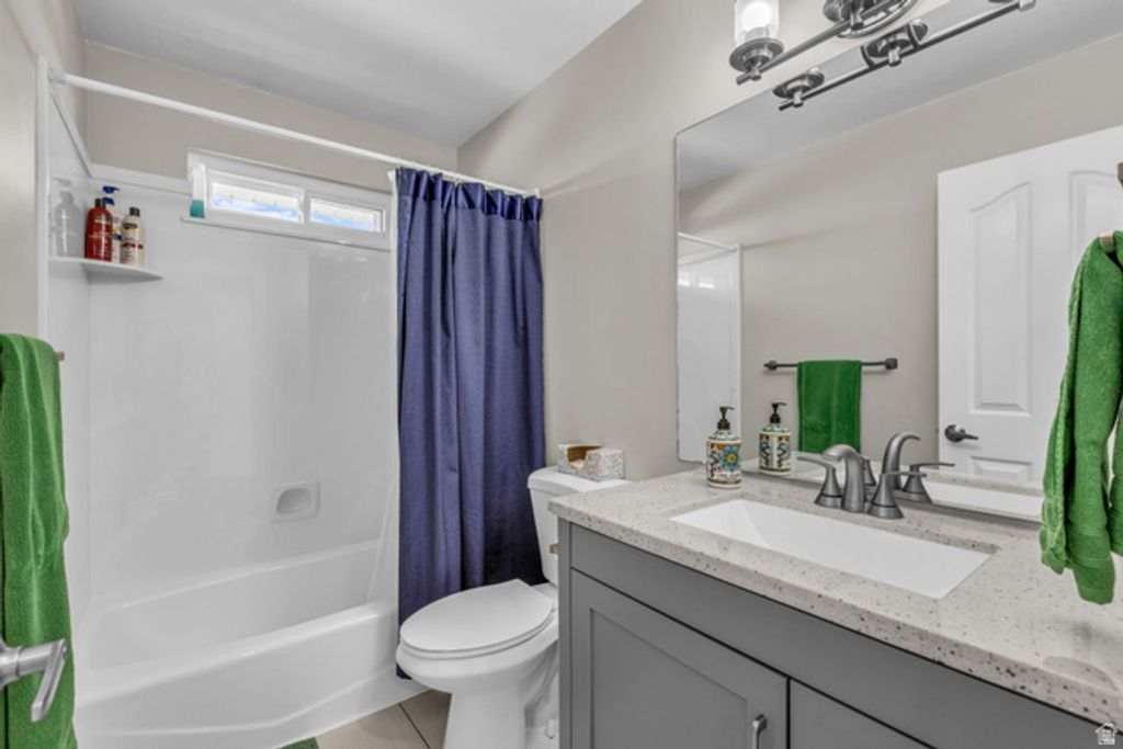 Image 11 of property listing at 486 W 350 S, Layton, UT 84041