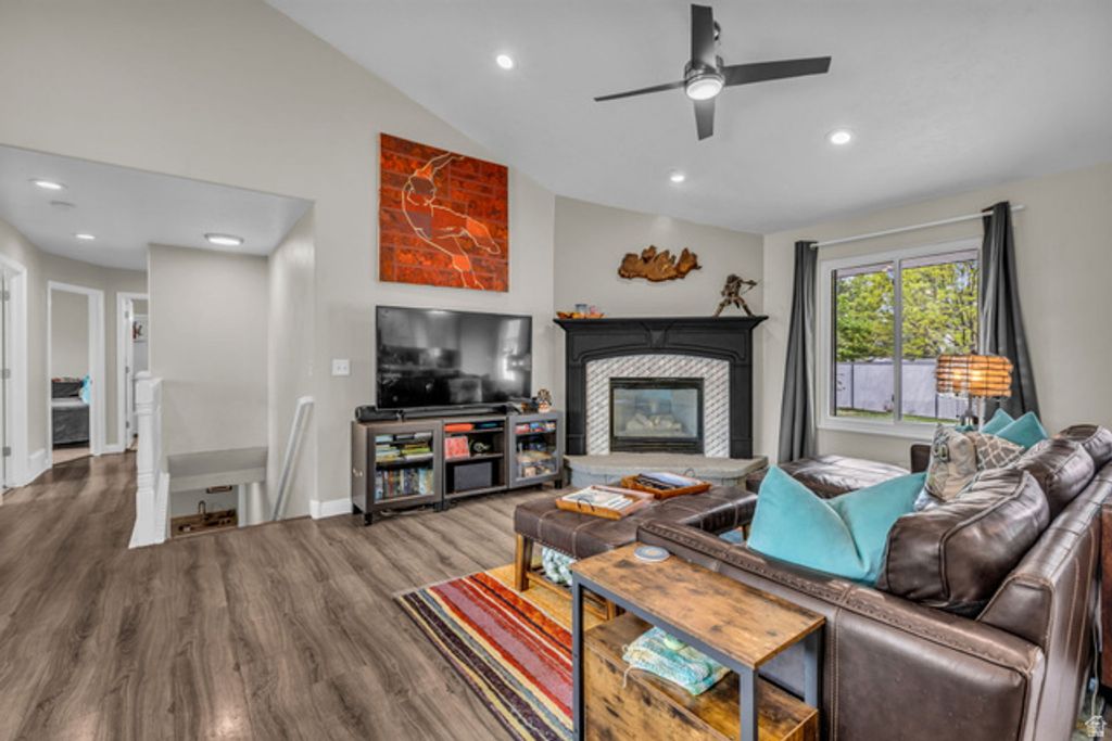 Image 5 of property listing at 486 W 350 S, Layton, UT 84041