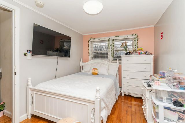 20 Peacock Lane, Levittown, NY 11756