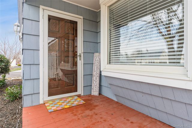 20 Peacock Lane, Levittown, NY 11756