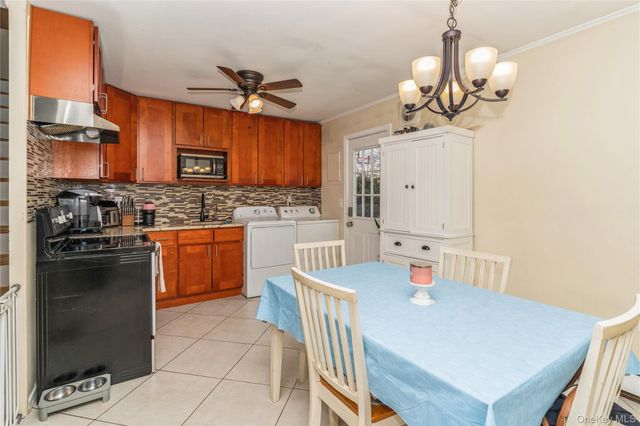 20 Peacock Lane, Levittown, NY 11756