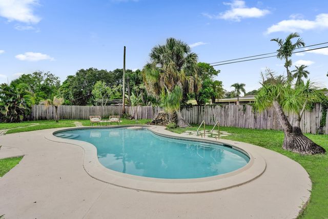 885 Azalea Court, Plantation, FL 33317