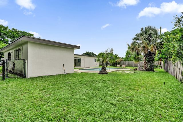 885 Azalea Court, Plantation, FL 33317