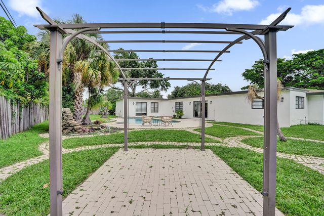 885 Azalea Court, Plantation, FL 33317