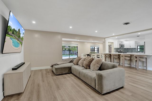 885 Azalea Court, Plantation, FL 33317