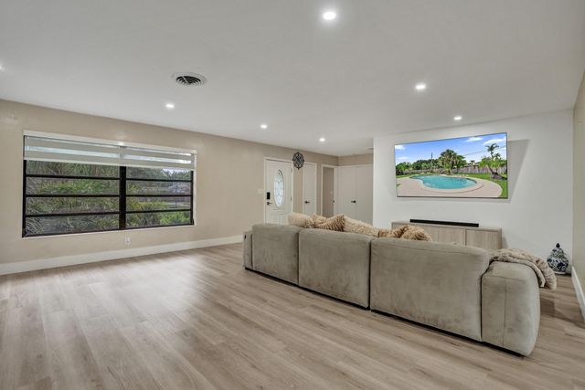 885 Azalea Court, Plantation, FL 33317