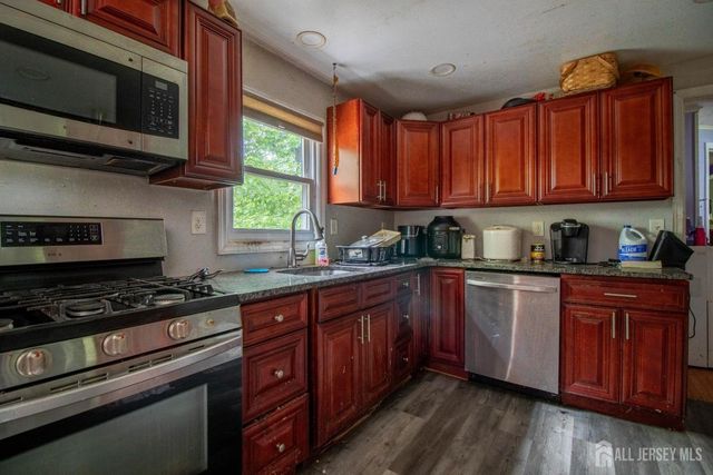 15 Lee Street, East Brunswick, NJ 08816