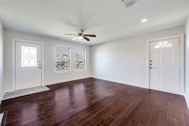 614 N 6th Street, Gunter, TX 75058