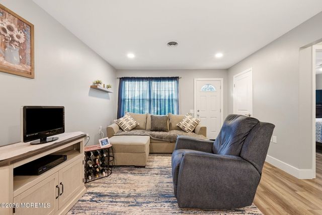 16 Hummingbird Lane 72, Manchester, NJ 08759