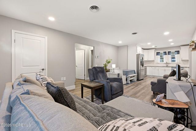 16 Hummingbird Lane 72, Manchester, NJ 08759