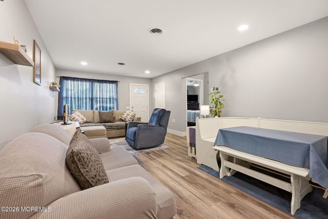 16 Hummingbird Lane 72, Manchester, NJ 08759