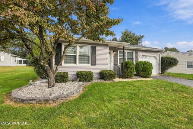 16 Hummingbird Lane 72, Manchester, NJ 08759
