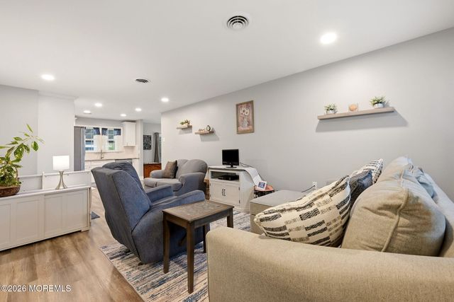 16 Hummingbird Lane 72, Manchester, NJ 08759