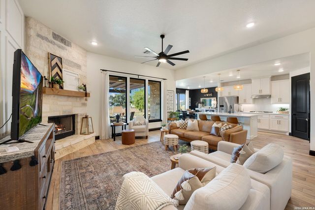 462 Curvatura, New Braunfels, TX 78132