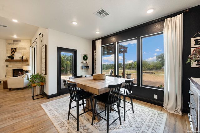 462 Curvatura, New Braunfels, TX 78132