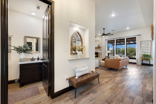 462 Curvatura, New Braunfels, TX 78132