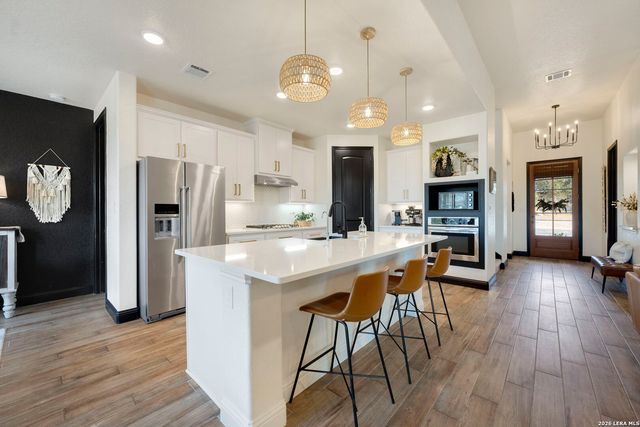 462 Curvatura, New Braunfels, TX 78132