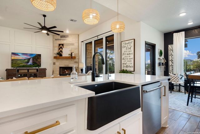 462 Curvatura, New Braunfels, TX 78132