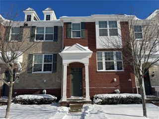 28024 Hopkins Drive, Novi, MI 48377
