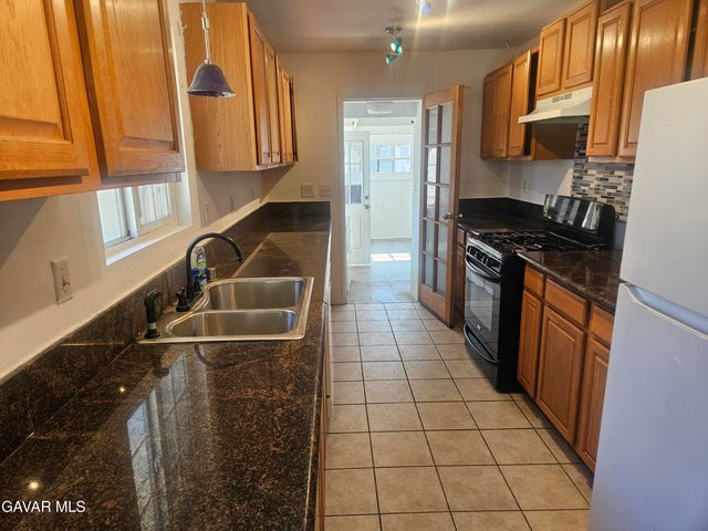 38539 36th Street East, Palmdale, CA 93550