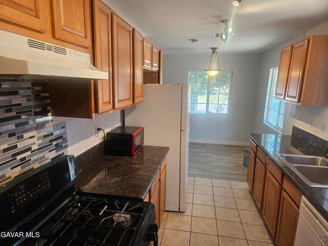 38539 36th Street East, Palmdale, CA 93550