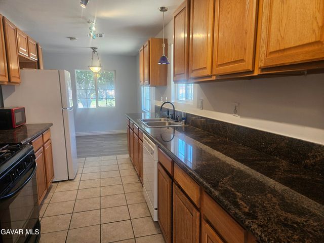 38539 36th Street East, Palmdale, CA 93550