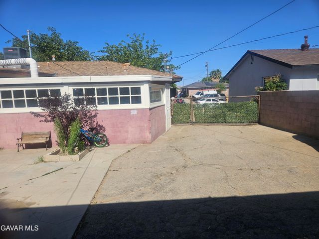38539 36th Street East, Palmdale, CA 93550