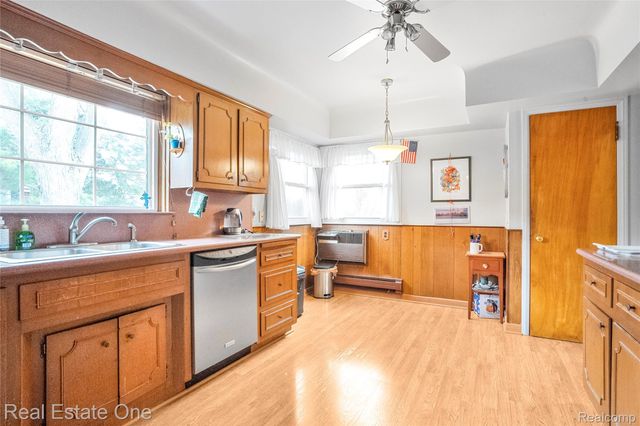 400 Beechmont Street, Dearborn, MI 48124