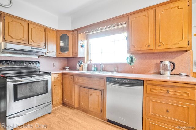 400 Beechmont Street, Dearborn, MI 48124