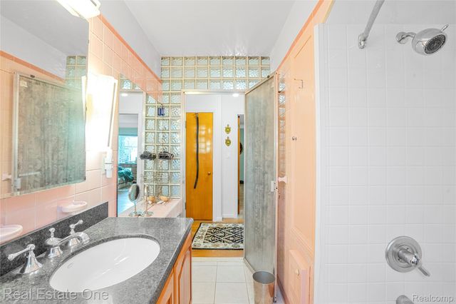 400 Beechmont Street, Dearborn, MI 48124