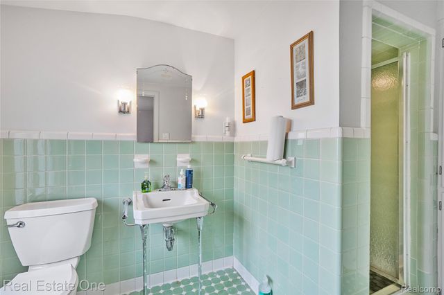 400 Beechmont Street, Dearborn, MI 48124